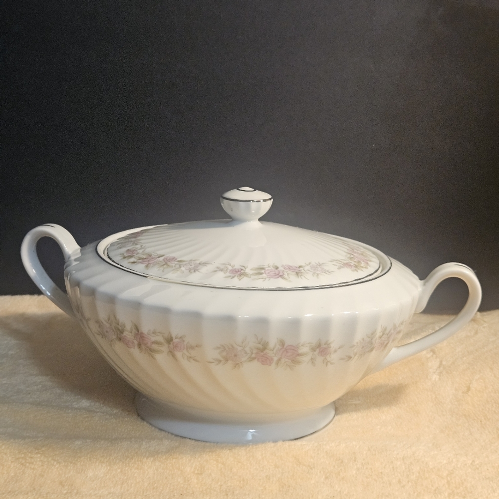 Dansico Fine China Teahouse Rose Round Covered Vegetable Serving Bowl Lid Japan